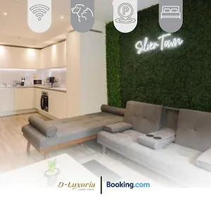 Stylish 2br By Dluxoria Short Lets & Serviced Greater With Pet Friendly, Free Wifi & Free Parking Apartment